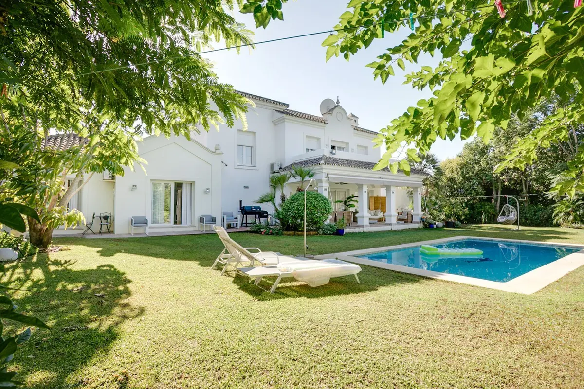Detached Villa in El Paraiso