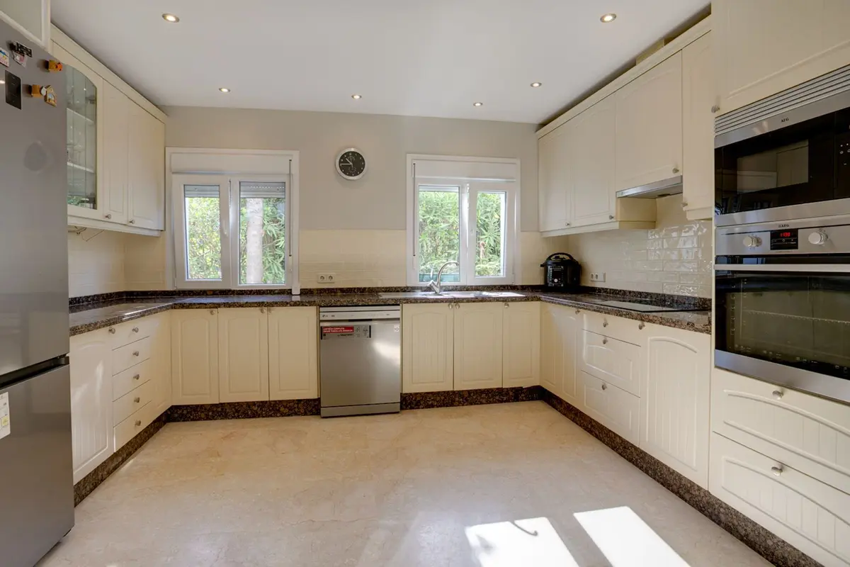 Detached Villa in El Paraiso