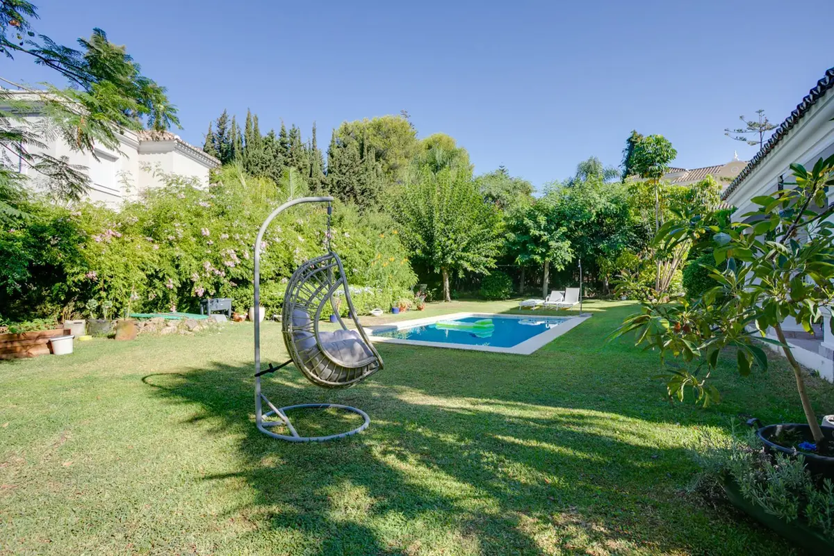 Detached Villa in El Paraiso