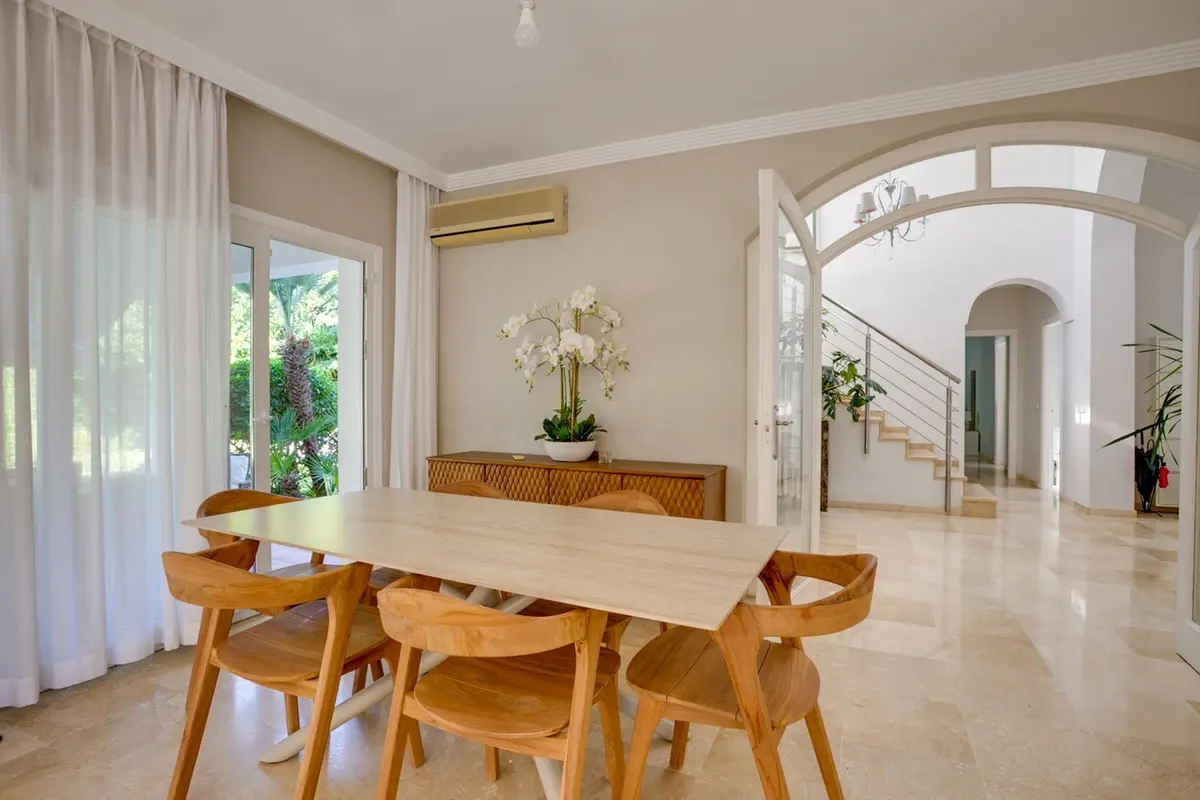 Detached Villa in El Paraiso