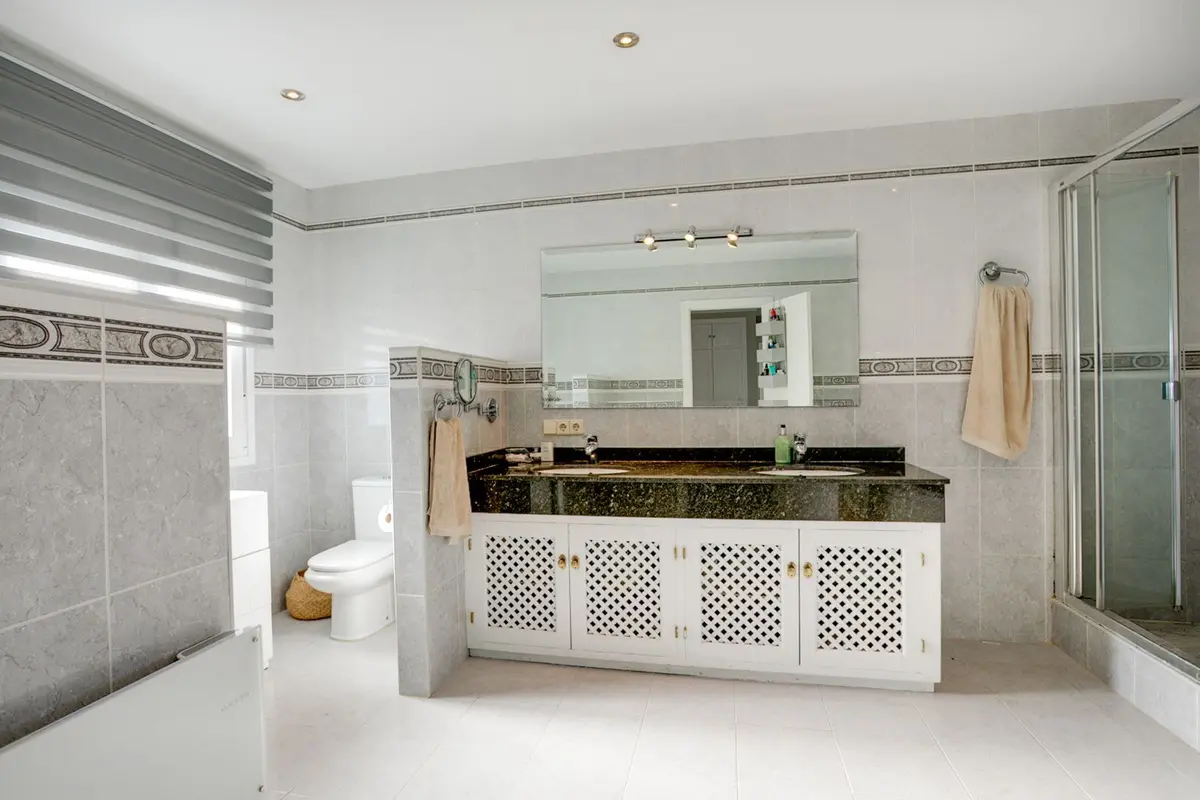 Detached Villa in El Paraiso