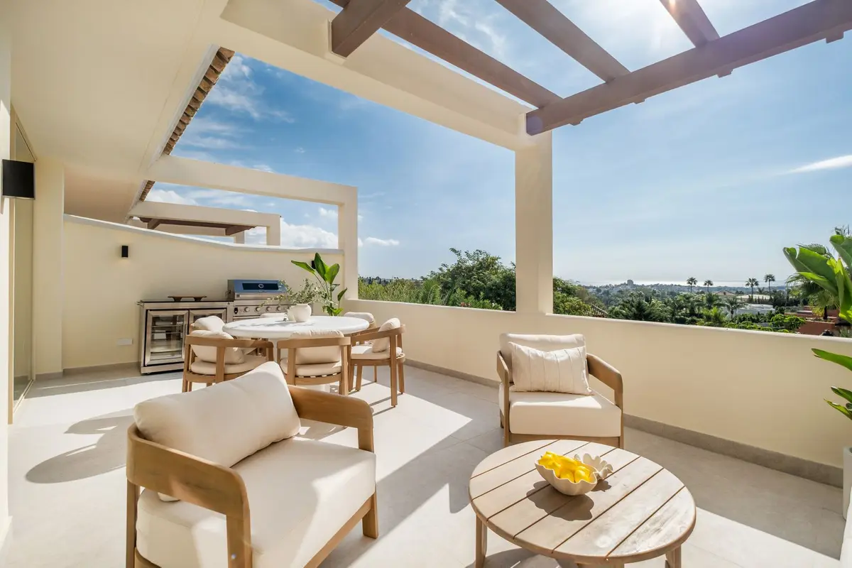 Middle Floor Apartment in Nueva Andalucía