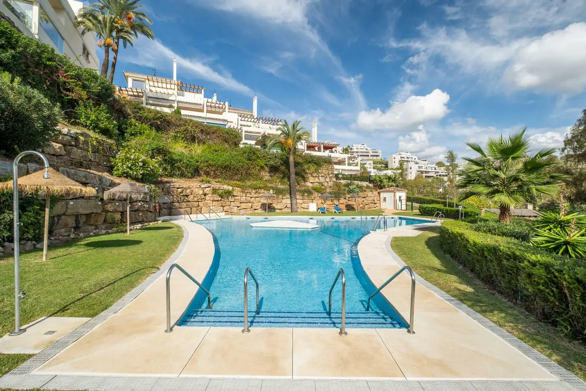 Middle Floor Apartment in Nueva Andalucía