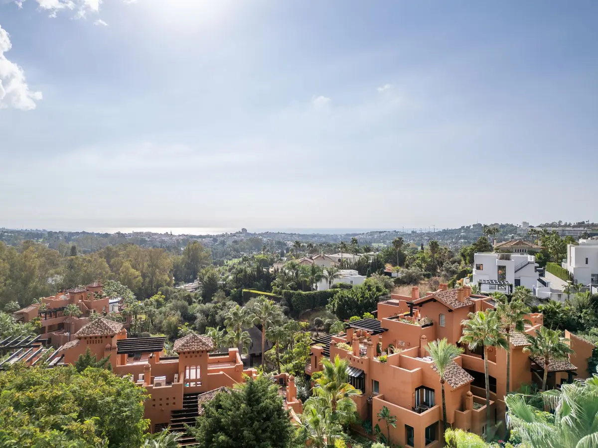 Middle Floor Apartment in Nueva Andalucía