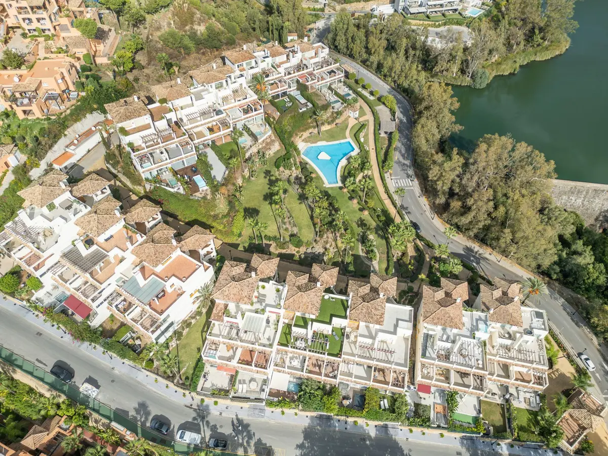 Middle Floor Apartment in Nueva Andalucía