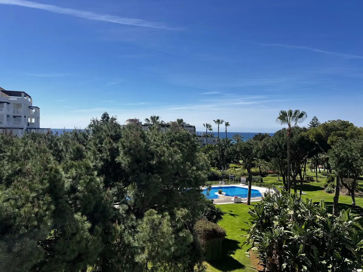 Middle Floor Apartment in Puerto Banús