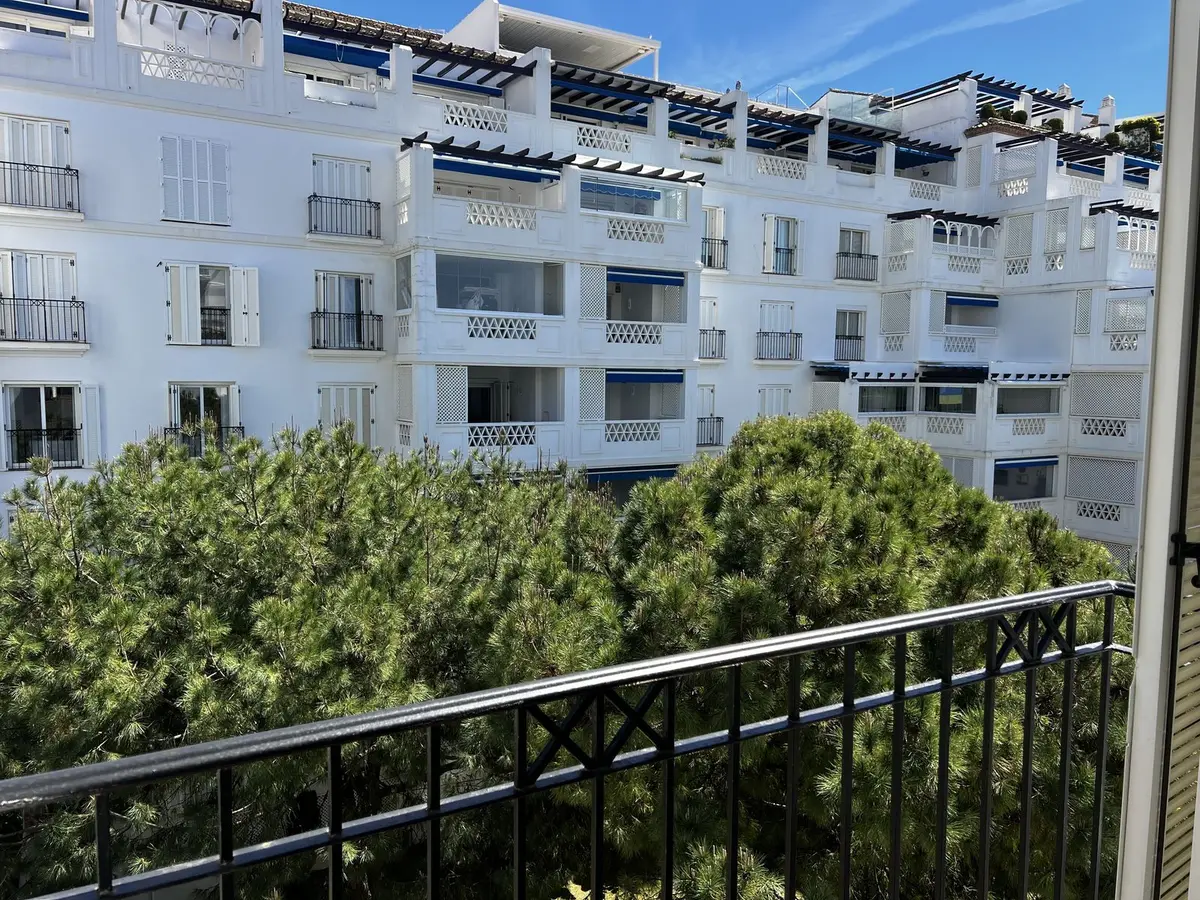 Middle Floor Apartment in Puerto Banús