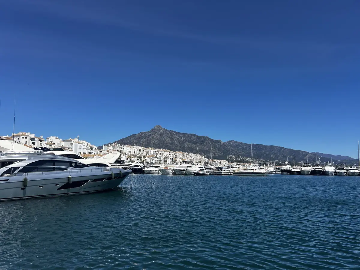 Middle Floor Apartment in Puerto Banús