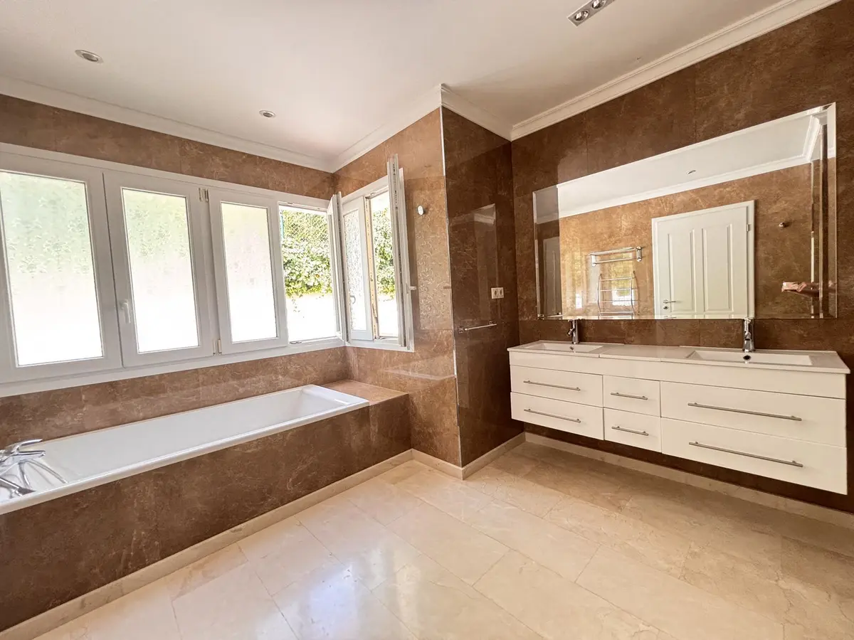 Detached Villa in Selwo