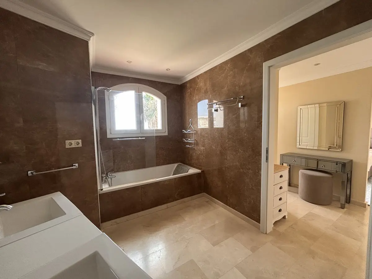 Detached Villa in Selwo