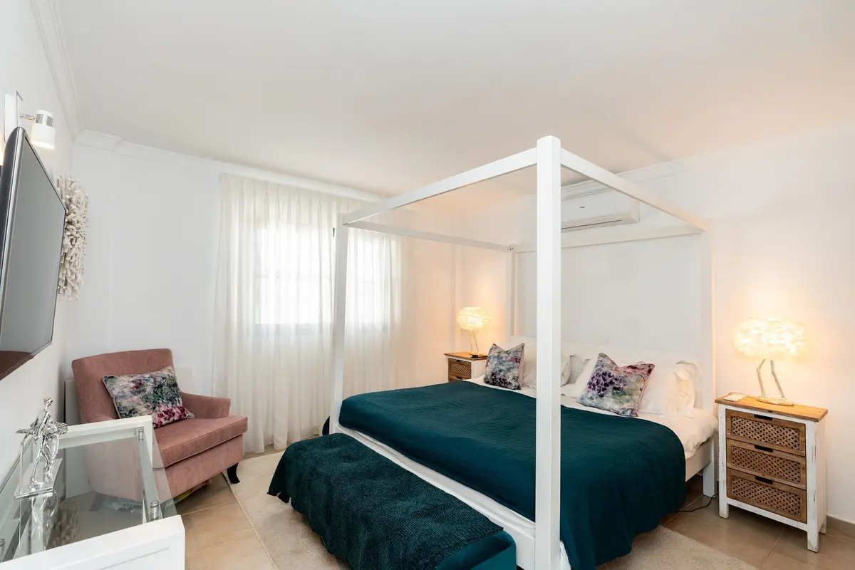 Detached Villa in El Paraiso