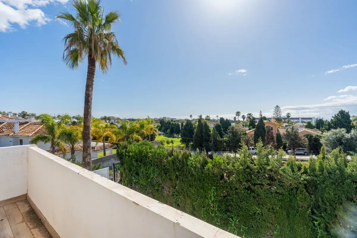 Detached Villa in El Paraiso