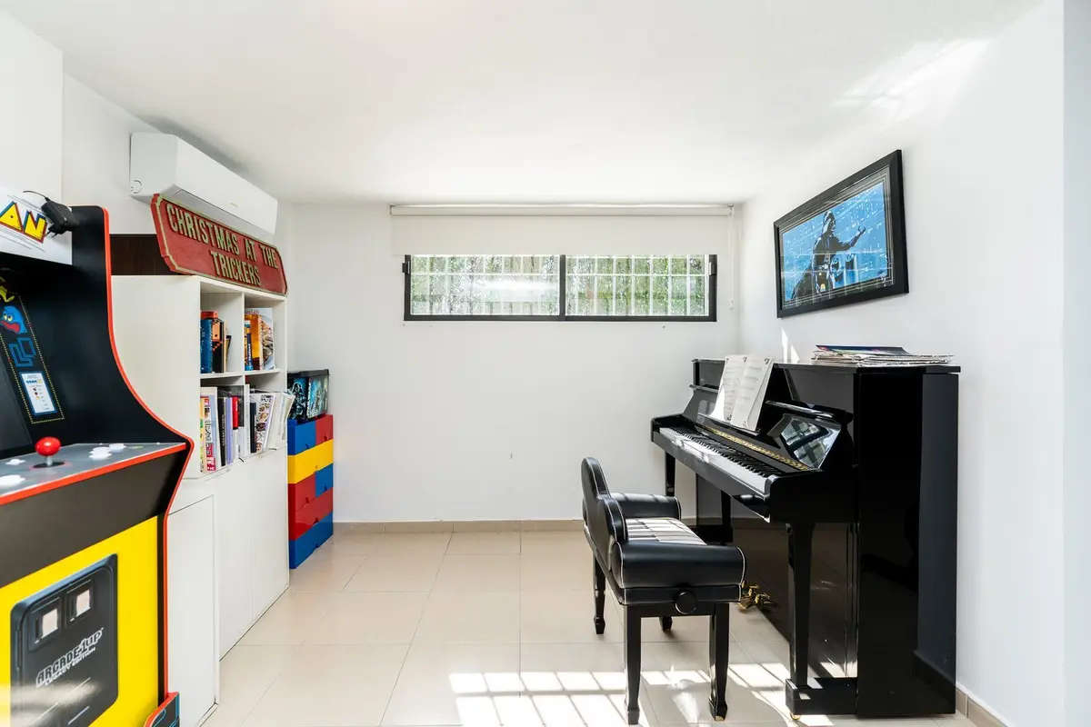 Detached Villa in El Paraiso