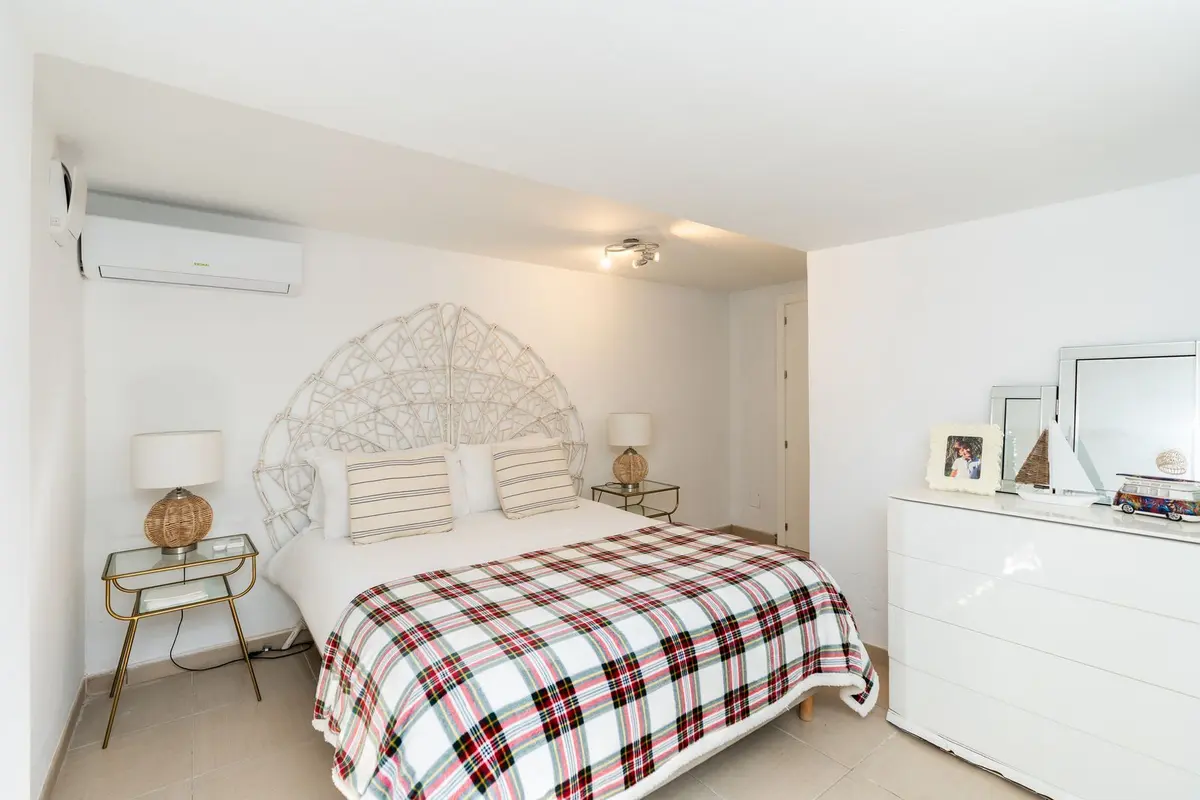 Detached Villa in El Paraiso