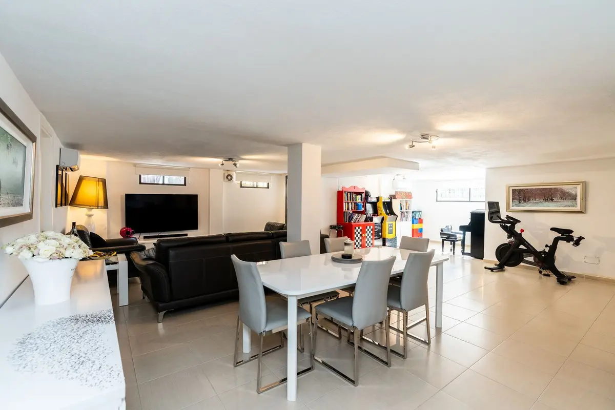 Detached Villa in El Paraiso