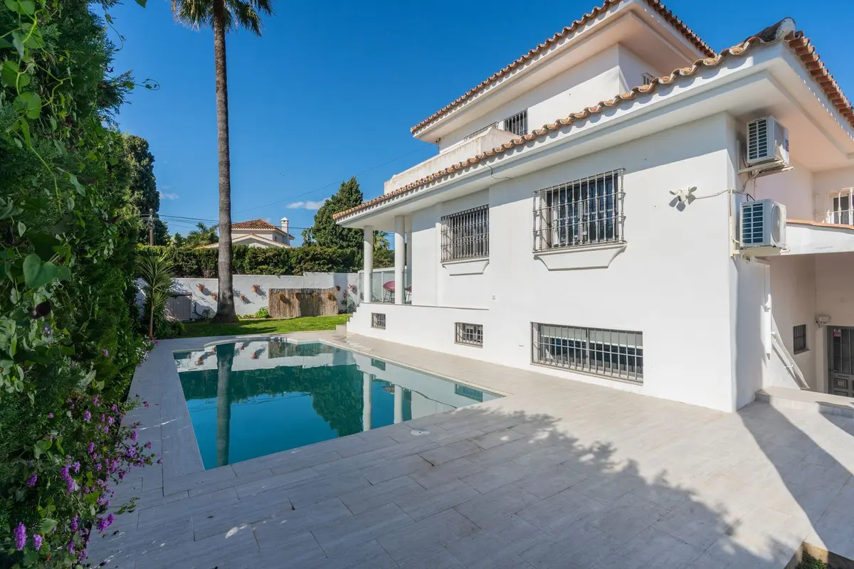 Detached Villa in El Paraiso