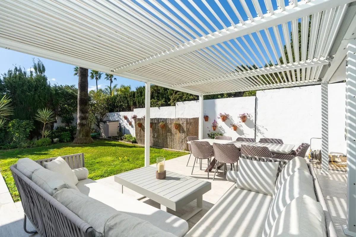 Detached Villa in El Paraiso