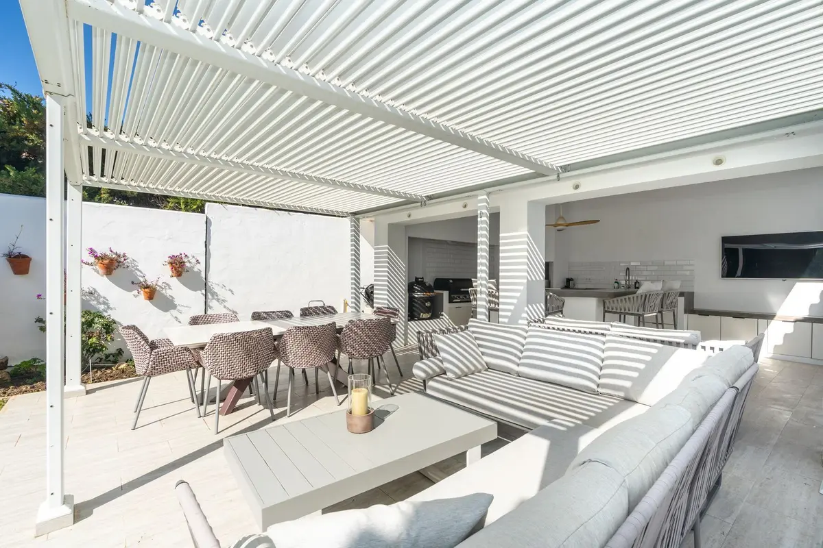 Detached Villa in El Paraiso