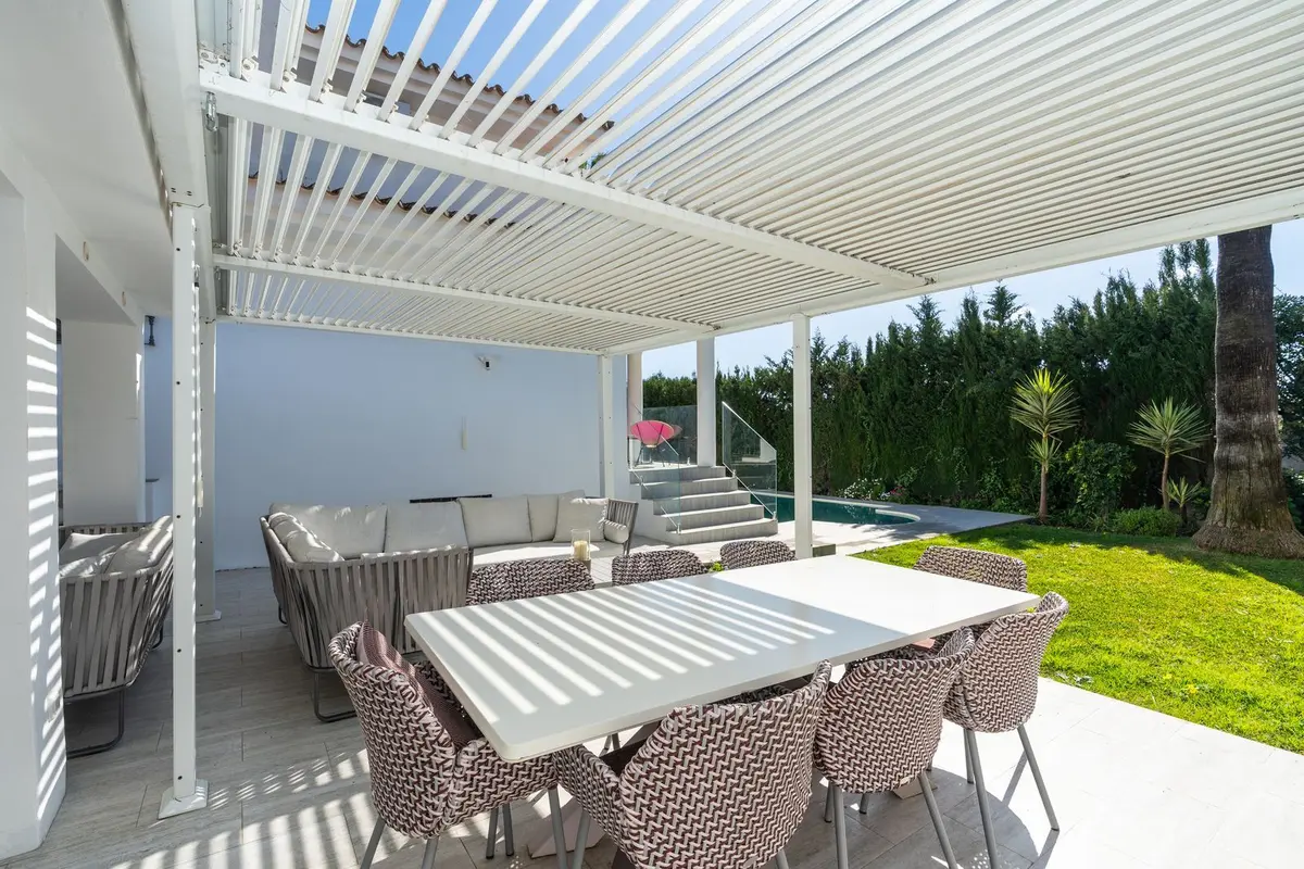 Detached Villa in El Paraiso