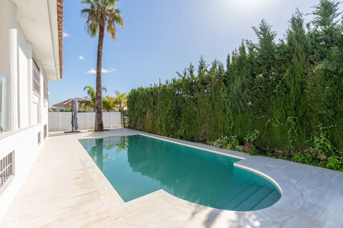 Detached Villa in El Paraiso