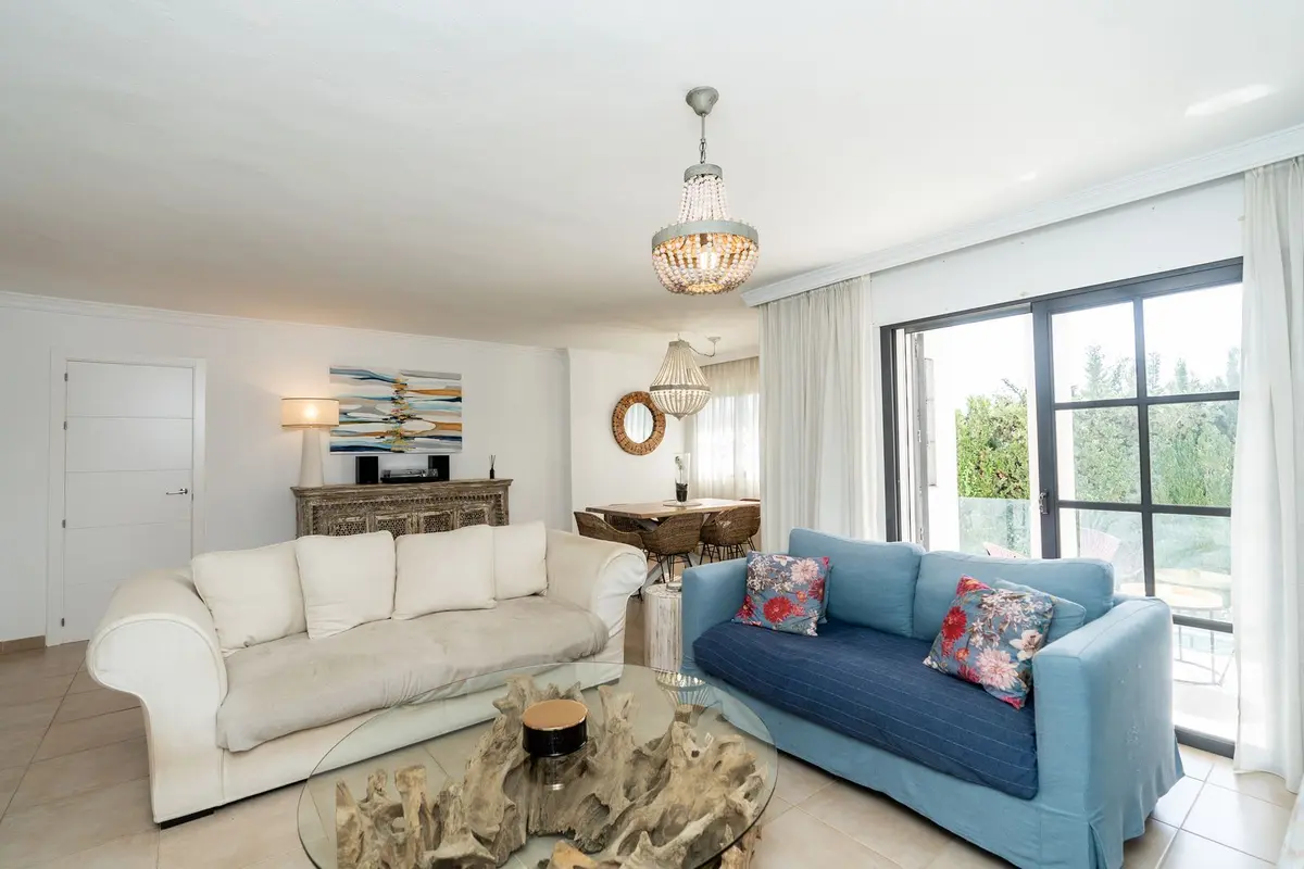 Detached Villa in El Paraiso