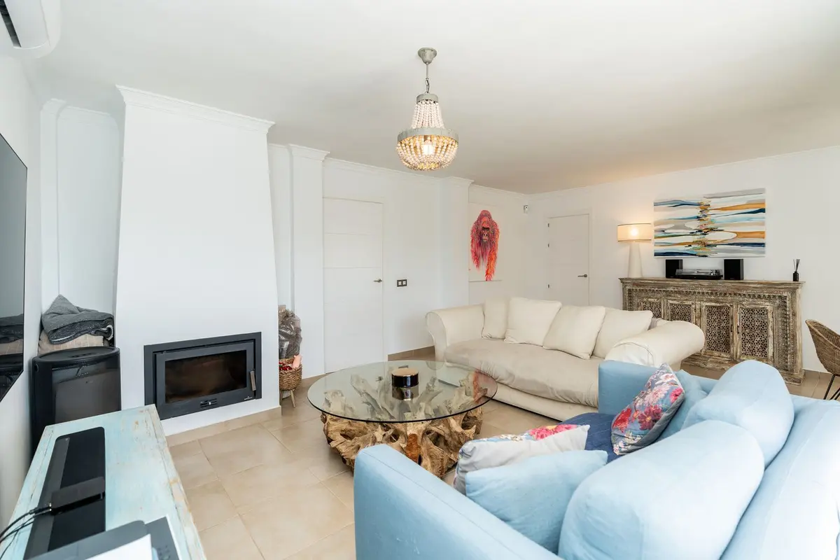 Detached Villa in El Paraiso