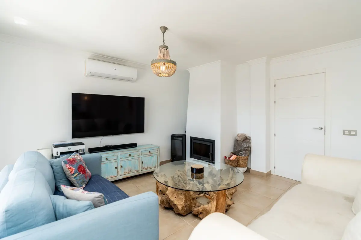Detached Villa in El Paraiso