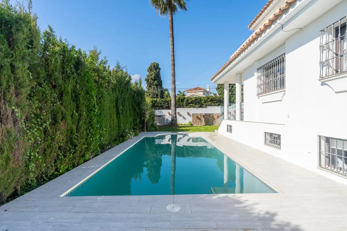 Detached Villa in El Paraiso