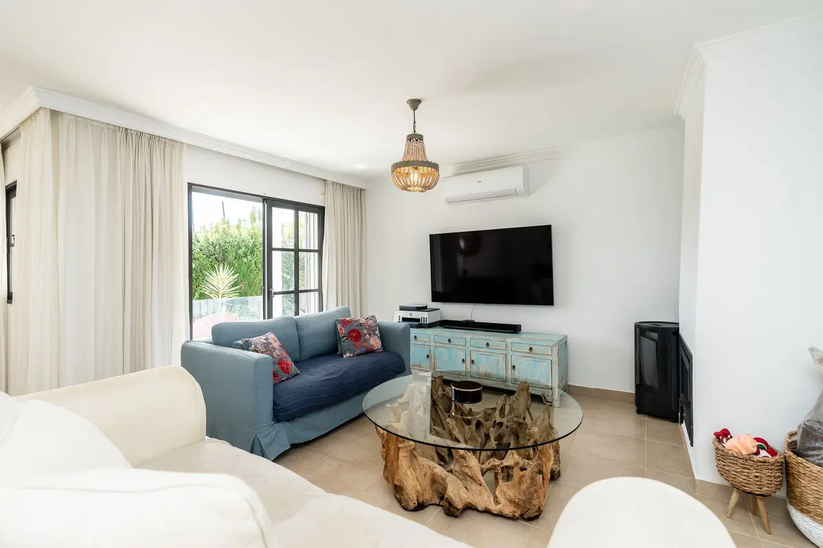 Detached Villa in El Paraiso