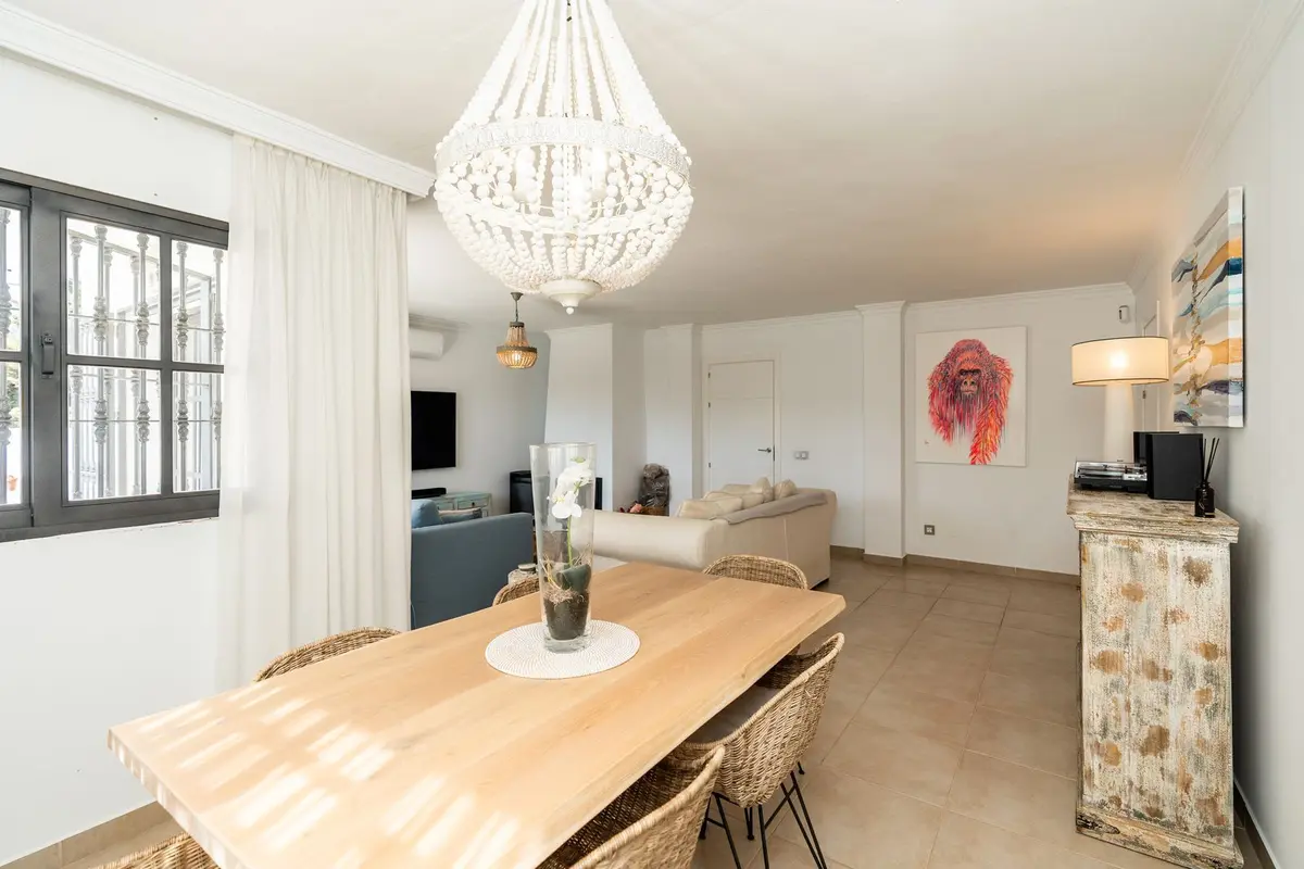 Detached Villa in El Paraiso