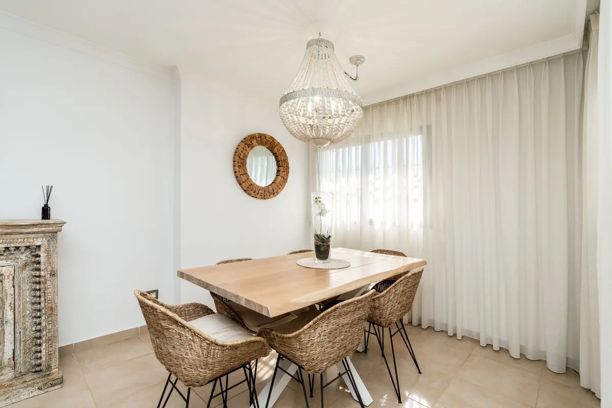 Detached Villa in El Paraiso