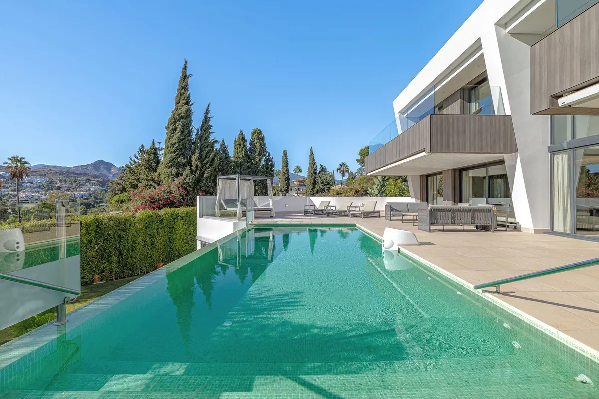 Detached Villa in El Paraiso