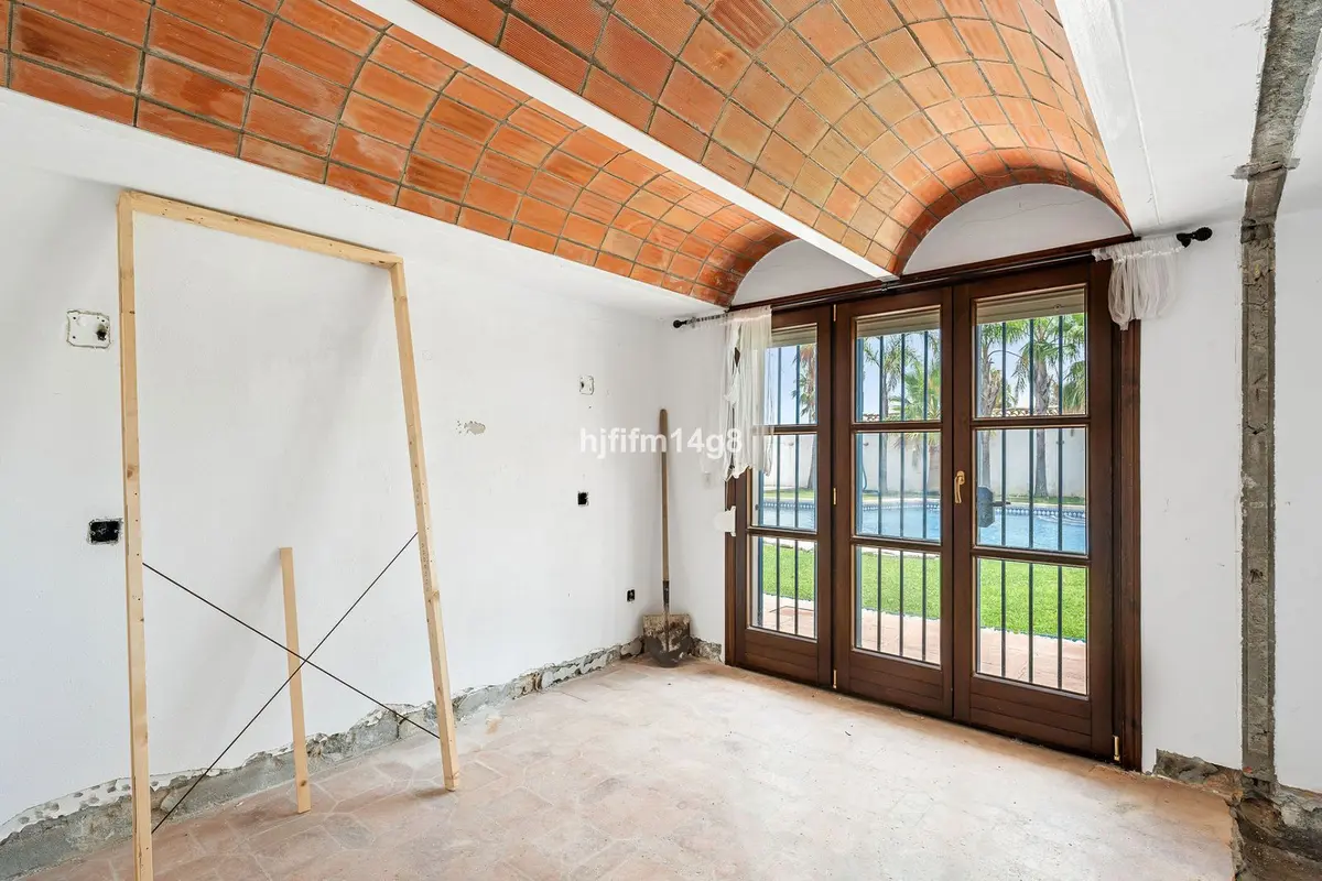 Detached Villa in Estepona