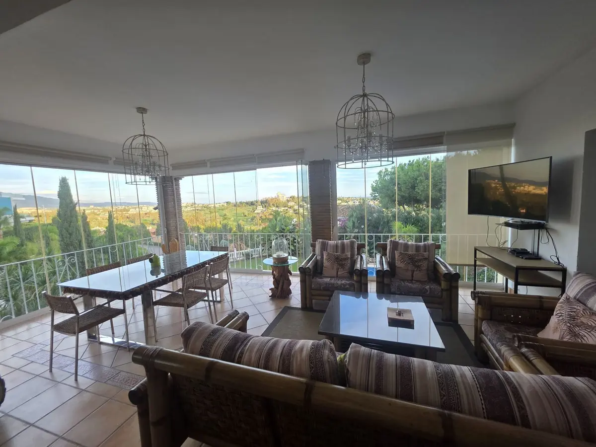 Detached Villa in El Paraiso