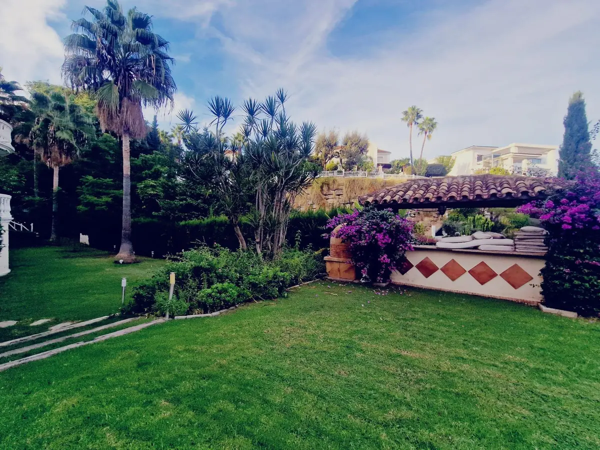 Detached Villa in El Paraiso