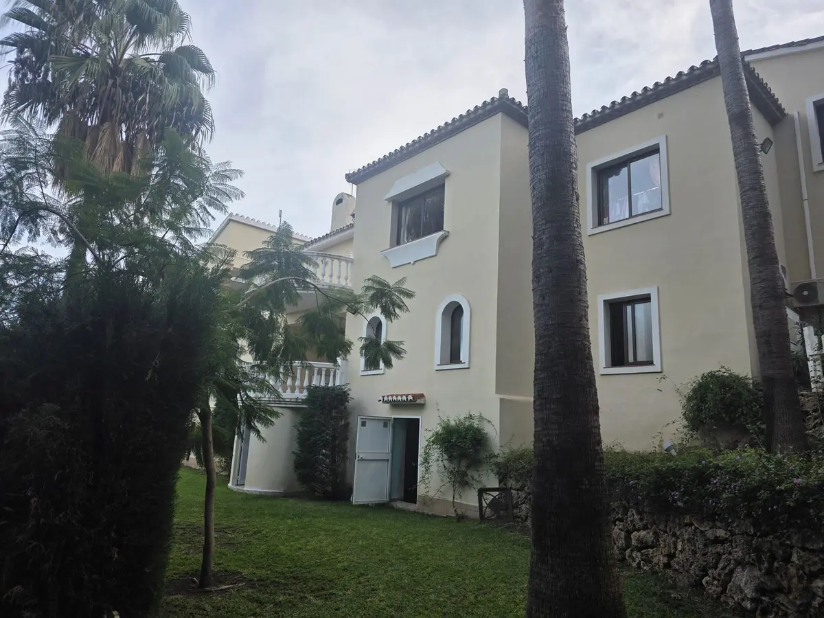 Detached Villa in El Paraiso