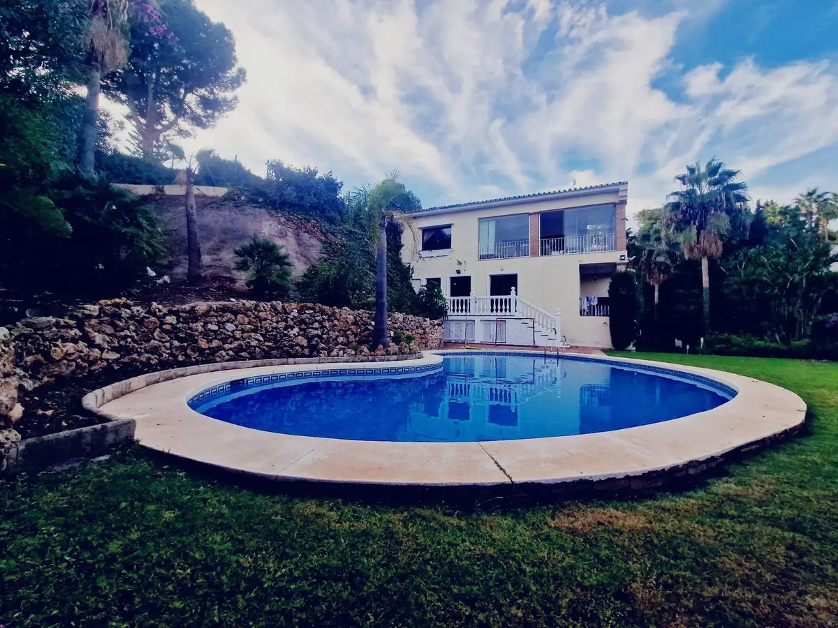 Detached Villa in El Paraiso