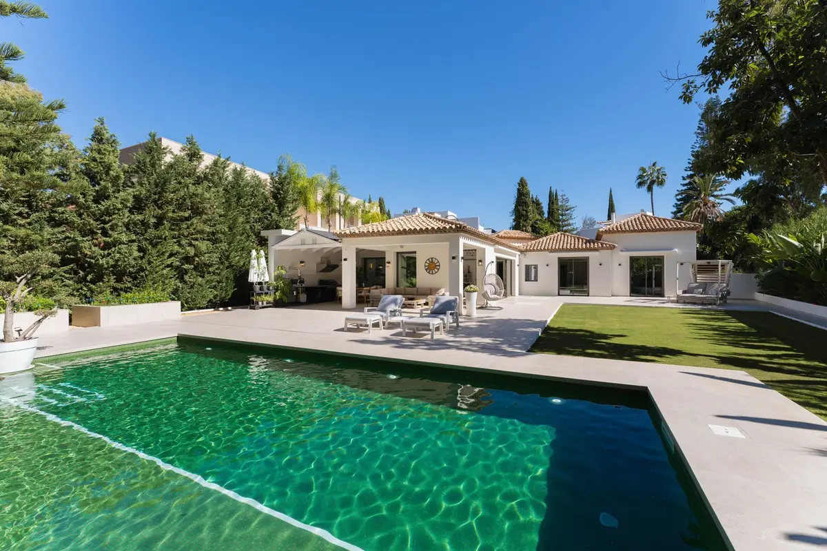 Detached Villa in Nueva Andalucía