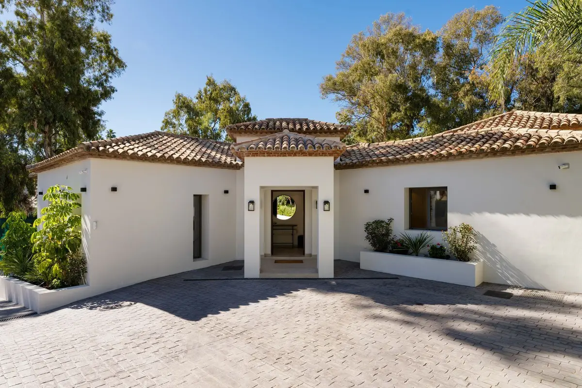Detached Villa in Nueva Andalucía