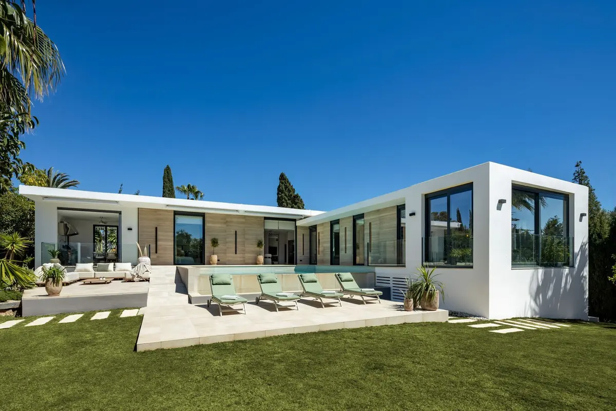 Detached Villa in Nueva Andalucía