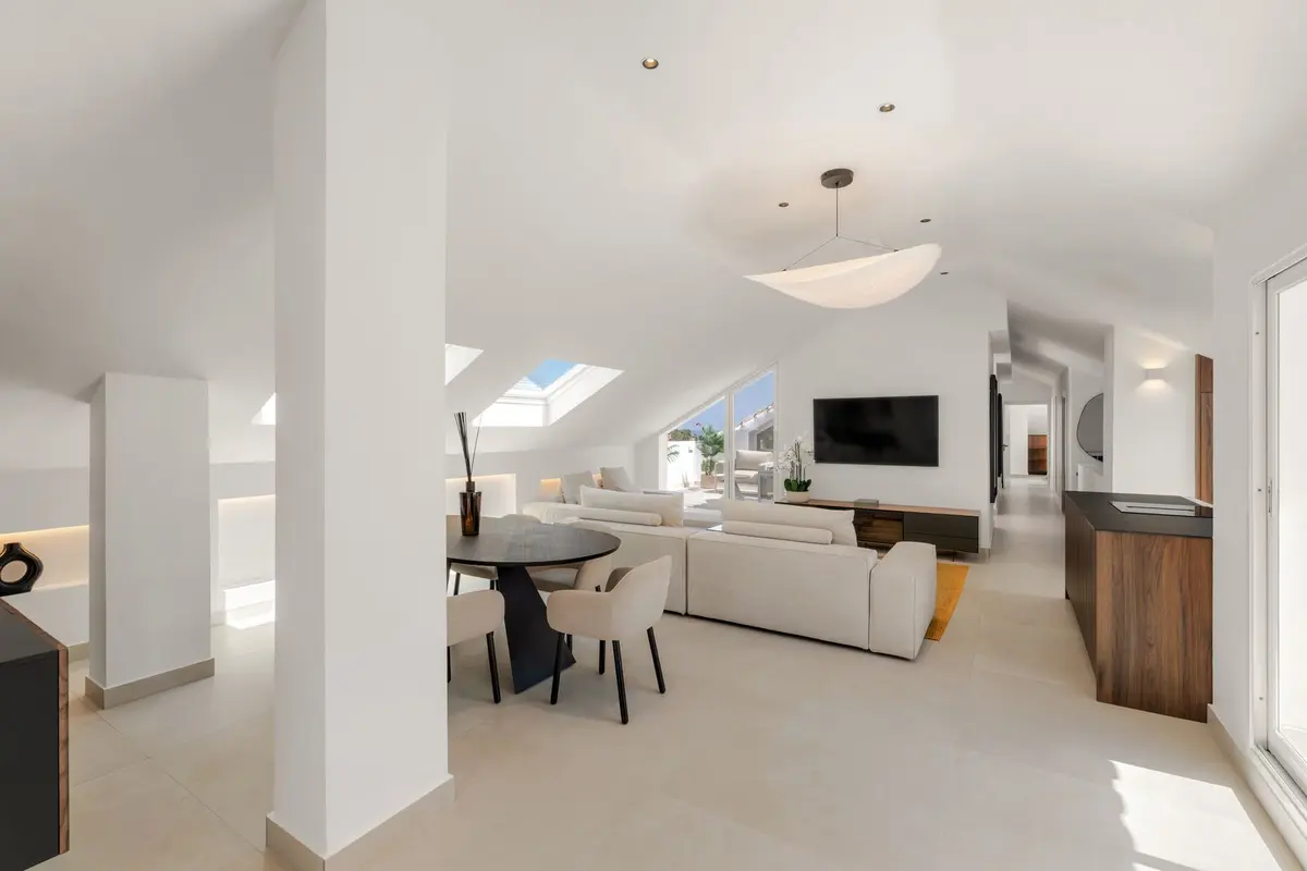 Top Floor Apartment in Nueva Andalucía