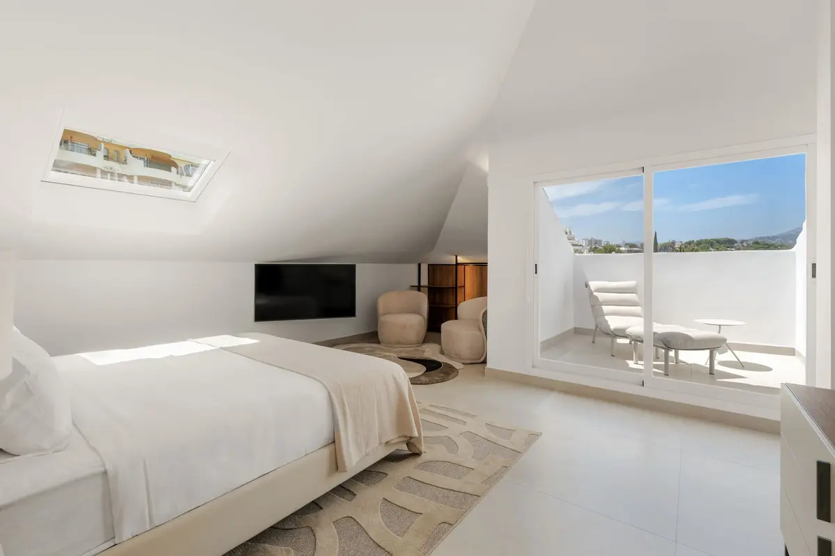 Top Floor Apartment in Nueva Andalucía