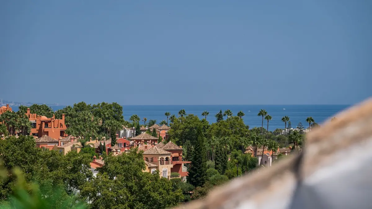 Top Floor Apartment in Nueva Andalucía