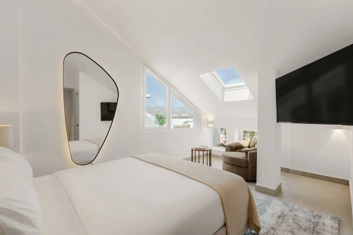 Top Floor Apartment in Nueva Andalucía