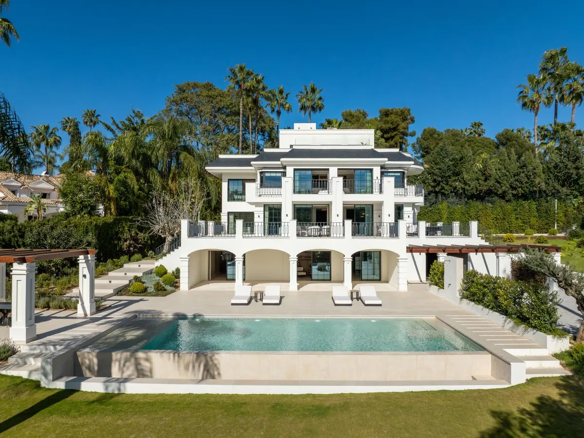 Detached Villa in Nueva Andalucía