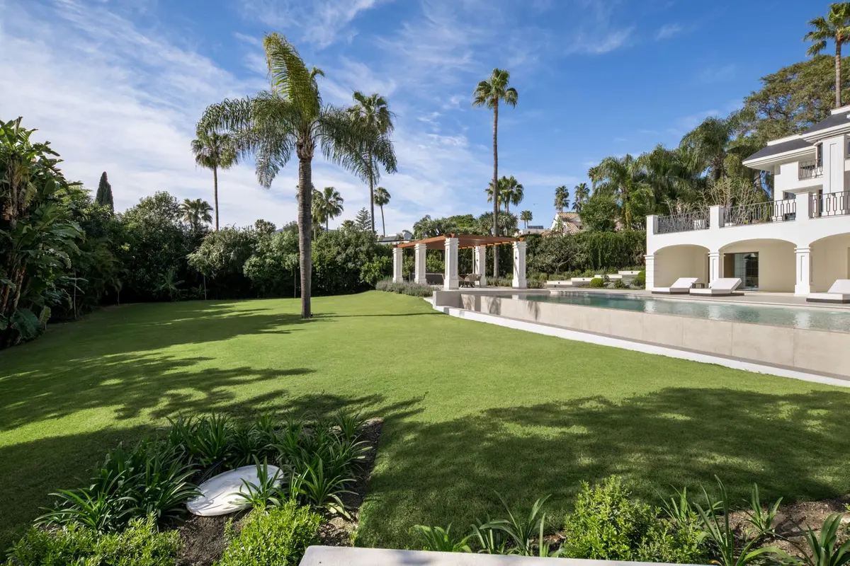 Detached Villa in Nueva Andalucía