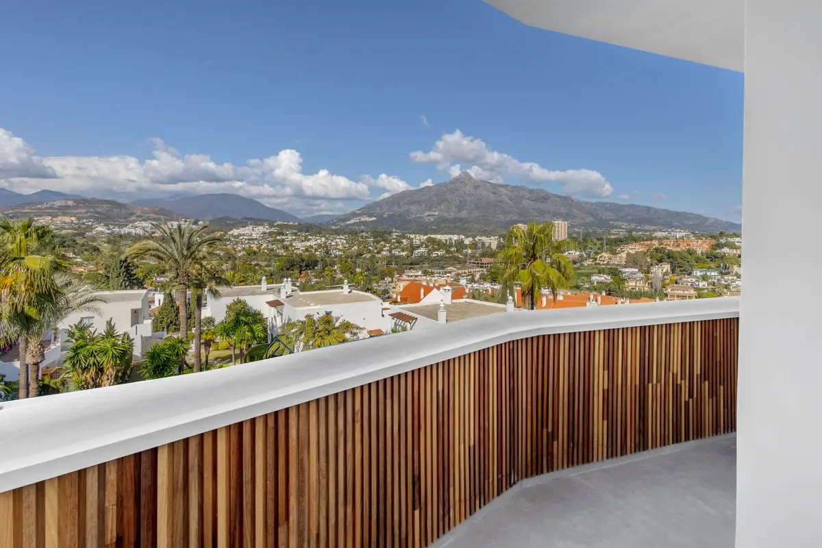 Middle Floor Apartment in Nueva Andalucía