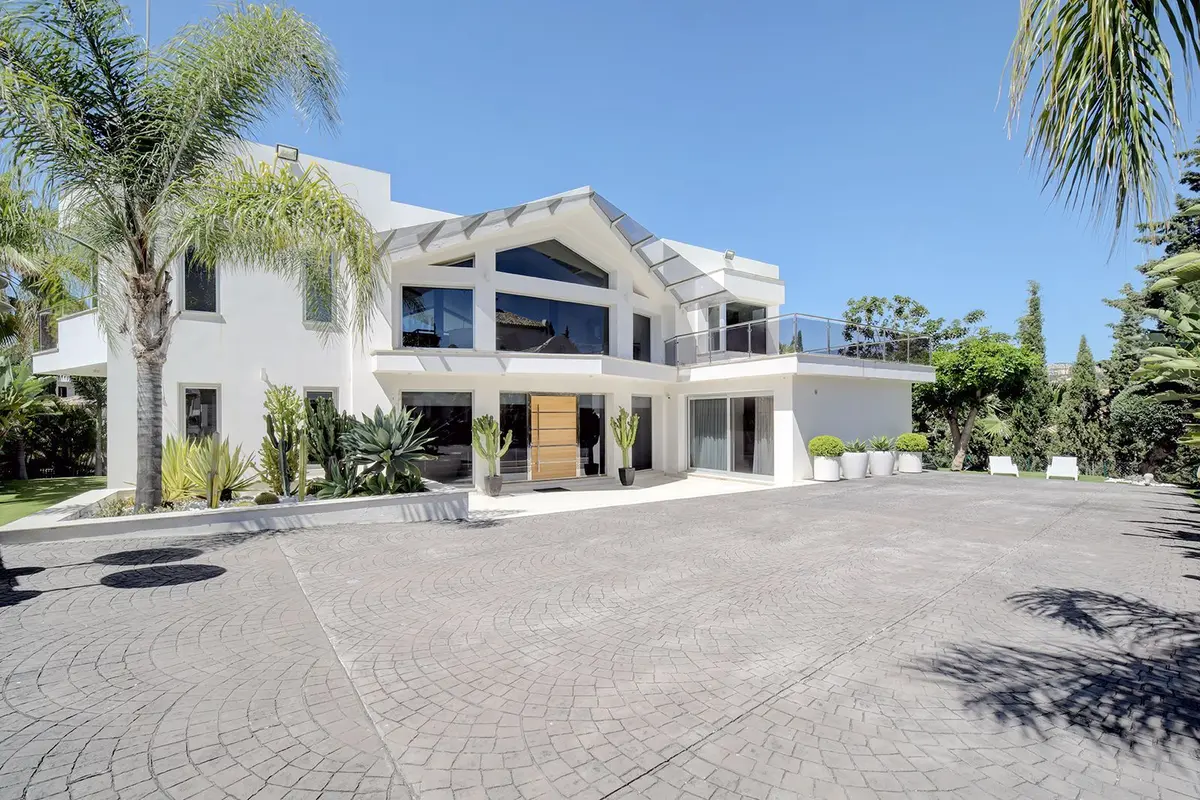 Detached Villa in Nueva Andalucía