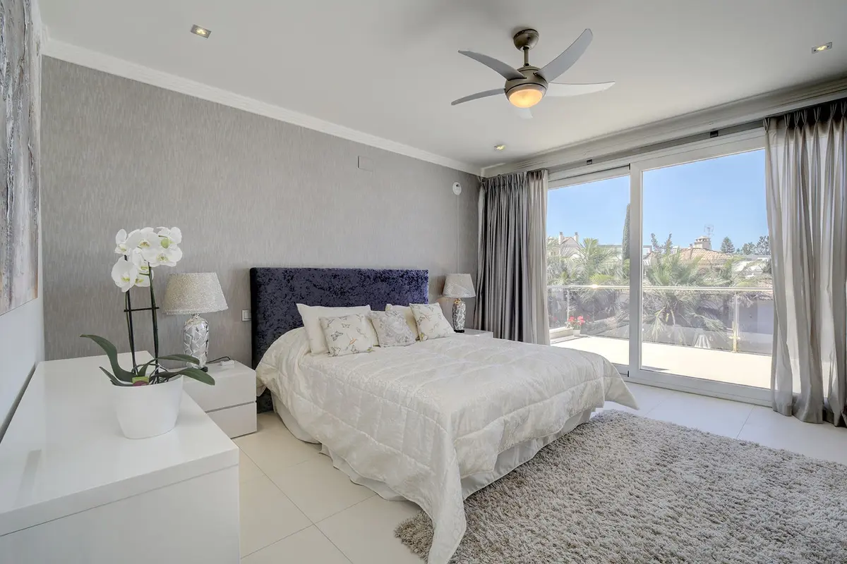 Detached Villa in Nueva Andalucía