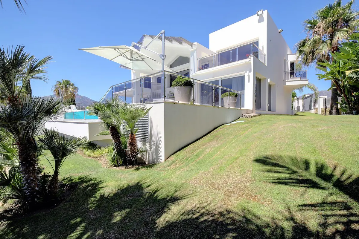 Detached Villa in Nueva Andalucía